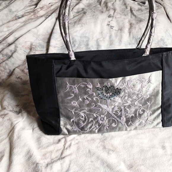 Silky, Oriental Flower, Embroidered Purse - Picture 8 of 8